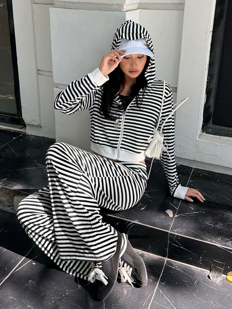 K-Vae Setelan Kasual 2 Potong Wanita: Sweatshirt Lengan Panjang Bergaris dengan Resleting dan Celana - Hitam dan Putih - View 1
