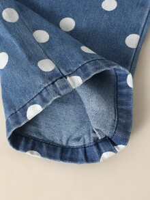 SHEIN Genkimix Kids 女童時尚百搭幼兒牛仔吊帶褲，春夏秋冬四季皆宜，復古中藍牛仔色，經典時尚波點印花設計，增添可愛氛圍，胸前大蝴蝶結設計，寬鬆直筒褲腿，柔軟舒適面料，適合日常穿著、上學、通勤 - 藍色 - 查看 8