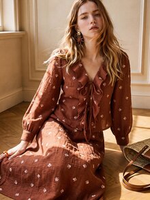Écloséra Vintage Red-Brown Base White Floral French V-Neck Ruffle Tie Top Long Sleeve & A-Line Skirt 2-Piece Set, Gentle Ruffle Collar With Front Tie Design, Low Saturation Retro Color Tone - Brown - View 1