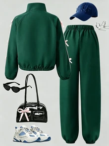 SHEIN 青少年女孩秋季休閒百搭極簡夾克套裝，胸前粉色字母刺繡，袖子與褲子側面飾有粉色蝴蝶結緞帶 - 墨綠色 - 查看 2
