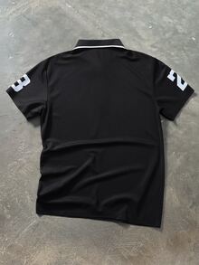 PAVTROS 男士大尺碼字母與騎士圖案休閒日常短袖 Polo 衫，哥德風 - 黑色 - 查看 2