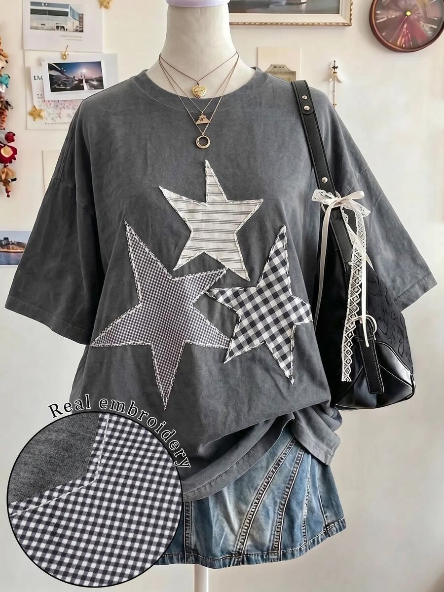 SHEIN 大尺碼女款星星刺繡圓領落肩休閒T恤 - 彩色 - 查看 1