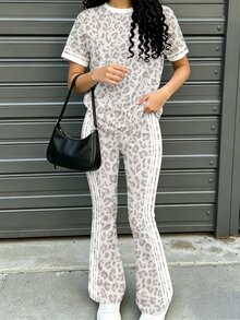 青少年女孩休閒時尚高級灰色與白色豹紋條紋圖案圓領短袖T恤與喇叭褲套裝 - 彩色 - 查看 1