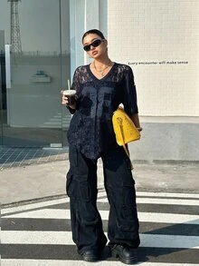 Muchica 大尺碼女款V領蕾絲拼接休閒百搭日常穿著T恤 - 藏蓝色 - 查看 3