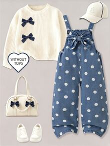 SHEIN Genkimix Kids 女童時尚百搭幼兒牛仔吊帶褲，春夏秋冬四季皆宜，復古中藍牛仔色，經典時尚波點印花設計，增添可愛氛圍，胸前大蝴蝶結設計，寬鬆直筒褲腿，柔軟舒適面料，適合日常穿著、上學、通勤 - 藍色 - 查看 1