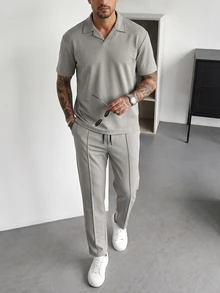Manfinity Homme 男士純色翻領V領短袖 Polo 衫與長褲套裝 - 灰色 - 查看 3