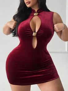 SHEIN SXY Gaun Lipit Berpotongan Elegan Seksi Ukuran Plus dengan Dekorasi Logam - Burgundy - View 1