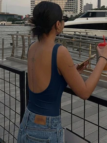 DAZY 女款素色方領露背休閒背心 - 藏蓝色 - 查看 4