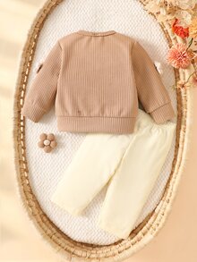 SHEIN 新生兒休閒秋冬時尚針織3D花朵夾克與極簡純色長褲套裝 - 卡其色 - 查看 4