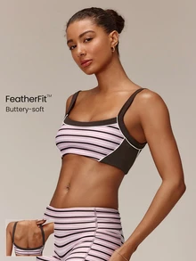 GLOWMODE FeatherFit™ Sporty Sweetheart randig sport-bh med kontrastränder och avtagbara kupor, för yogastudio och dagligt bruk - Rosa - Visa 1