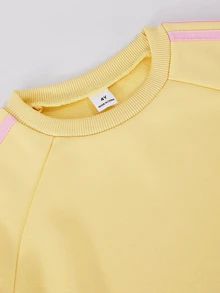 SHEIN Explorewe Casuvi 女童 2 件套 粉色針織套頭衛衣與長褲，蝴蝶結裝飾，側縫配色條紋細節，寬腿長褲，美式可愛簡約休閒風，適合春秋日常穿著、運動與度假 - 黃色 - 查看 7