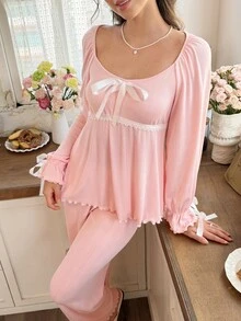 Snug Reverie طقم بيجامة بأكمام طويلة مع فيونكة وحافة مكشكشة مزينة بالدانتيل ملابس منزلية - وردي فاتح - مشاهدة 3
