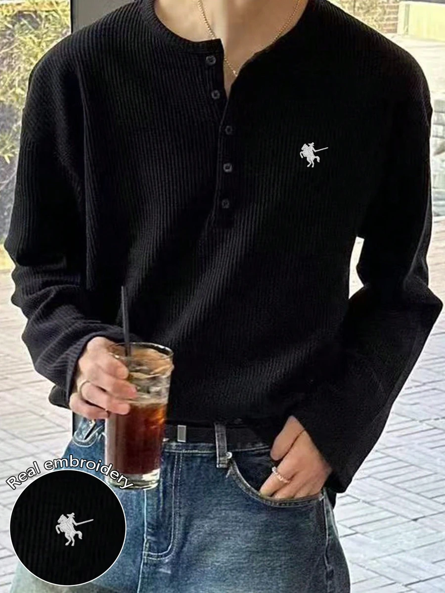 Resyla Men 男士騎士刺繡鈕扣半開襟長袖T恤 - 白色 - 查看 1