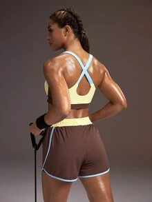 Powerista 女款棕色、黃色、藍色拼接運動內衣 + 二合一短褲套裝 - 棕色 - 查看 2