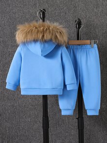 SHEIN Playful Pals 男嬰連帽衛衣套裝，嬰兒藍，冬季款，可愛極簡風，附絨毛領，套頭式，胸前壓紋圖案，搭配休閒長褲，男嬰運動套裝，多款可選 - 藍色 - 查看 2