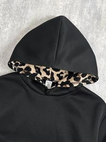 SHEIN 大童男孩袋鼠口袋落肩豹紋連帽衛衣，背面字母印花，休閒秋冬日常穿著 - 黑色 - 查看 3