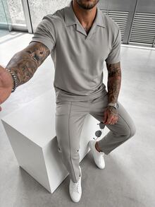 Manfinity Homme 男士純色翻領V領短袖 Polo 衫與長褲套裝 - 灰色 - 查看 1