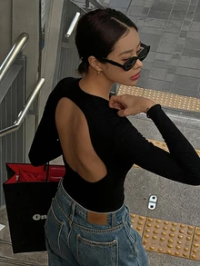 DAZY 女款純色露背修身百搭日常休閒上衣 秋季 - 黑色 - 查看 1