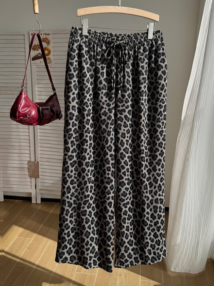 Comfortcana Celana Panjang Kasual Serbaguna untuk Wanita Ukuran Besar Motif Leopard, Cocok untuk Pemakaian Sehari-hari - Dark Grey - View 3