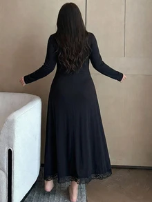 Dazy Plus 對比蕾絲性感居家服 大尺碼女款優雅中長款睡袍 - 黑色 - 查看 2