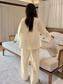 Dazy Plus 3件組度假風居家服套裝，3D波點紋理布料，大尺碼女款春夏白色睡衣套裝 - 杏色 - 查看 2