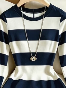SHEIN Franclia 女款圓領海軍藍白配色鈕扣長袖修身連身短褲，秋季度假穿搭，六月節慶、美國日、海灘與城市風 - 藍色 - 查看 3