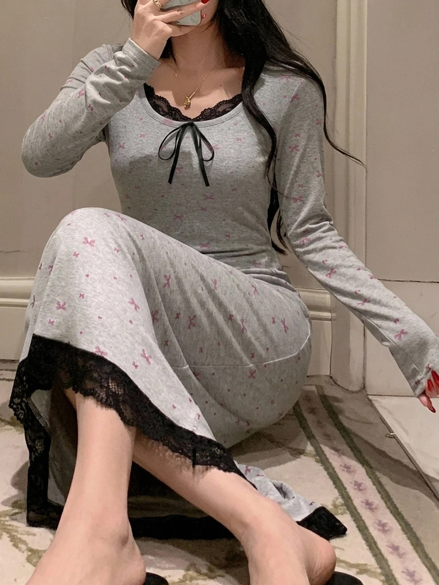 DAZY 秋冬款蝴蝶結圖案滿版印花對比色蕾絲拼接收腰長款女式睡裙 - 灰色 - 查看 1