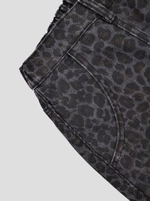 GlowEve CURVE Celana Jeans Denim Motif Leopard Kasual Wanita Ukuran Besar dengan Kantong Kancing - Hitam - View 5