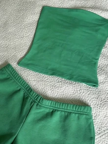 IslaSuriya 女款夏季度假純色平口上衣與刺繡短褲兩件套 - 綠色 - 查看 6