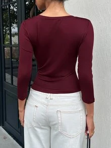 Aloruh 女款深V領修身棕色中袖T恤，適合返校季與秋季 - 酒紅色 - 查看 2