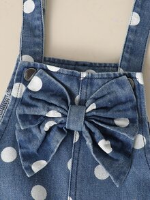 SHEIN Genkimix Kids 女童時尚百搭幼兒牛仔吊帶褲，春夏秋冬四季皆宜，復古中藍牛仔色，經典時尚波點印花設計，增添可愛氛圍，胸前大蝴蝶結設計，寬鬆直筒褲腿，柔軟舒適面料，適合日常穿著、上學、通勤 - 藍色 - 查看 6