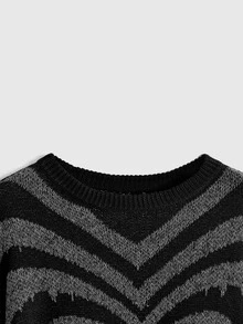 ROMWE Goth Dark Street Style Plus Size Women's Sweater With Heart Pattern And Distressed Design, Loose Round Neck Knit Top For Autumn/Winter - Multicolor - View 4