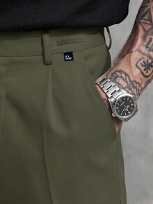 Manfinity CasualCool Men's Casual Pleated Loose Fit Versatile Shorts With Pockets - Green - View 3