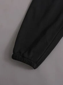 SHEIN Genkimix Kids 2件組青少年男孩時尚白色運動衫與深綠色長褲套裝，胸前綠色圖案印花，時尚街頭風，柔軟舒適面料，易穿脫，適合春秋季節，完美適用於學校、外出及各種場合，青少年男孩必備兩件套 - 黑色 - 查看 8