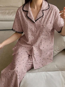 DAZY 2件組女款夏季睡衣套裝，波點滿版印花蕾絲拼接短袖開襟上衣與直筒長褲 - 粉色 - 查看 6