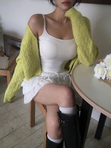 DAZY 女款純色寬鬆短版V領長袖休閒度假春秋針織開襟衫 - 綠色 - 查看 8