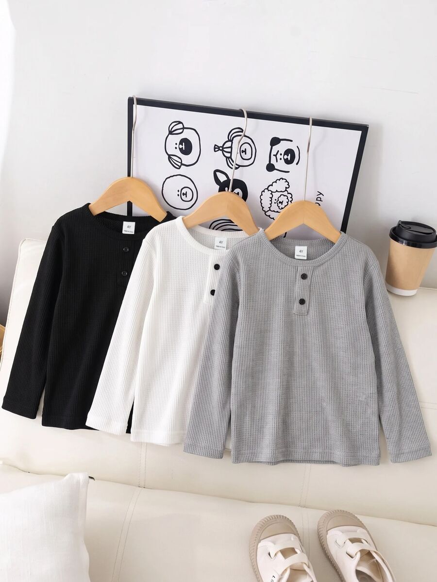 SHEIN 3件組兒童男童休閒舒適風紋理布料木紋細節鈕扣 Polo 衫圓領長袖 T-shirt 多件套裝 3 色各 1 件/組 適合居家休閒外出街拍玩耍 2 件套 - 彩色 - 查看 1