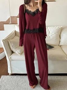 DAZY 女款蕾絲拼接細肩帶上衣與長褲休閒居家睡衣套裝，適合秋季日常穿著 - 酒紅色 - 查看 3