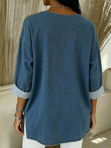 Breezaya Atasan Wanita Ukuran Besar dengan Efek Denim, Leher V, dan Belahan Samping - Biru - View 2