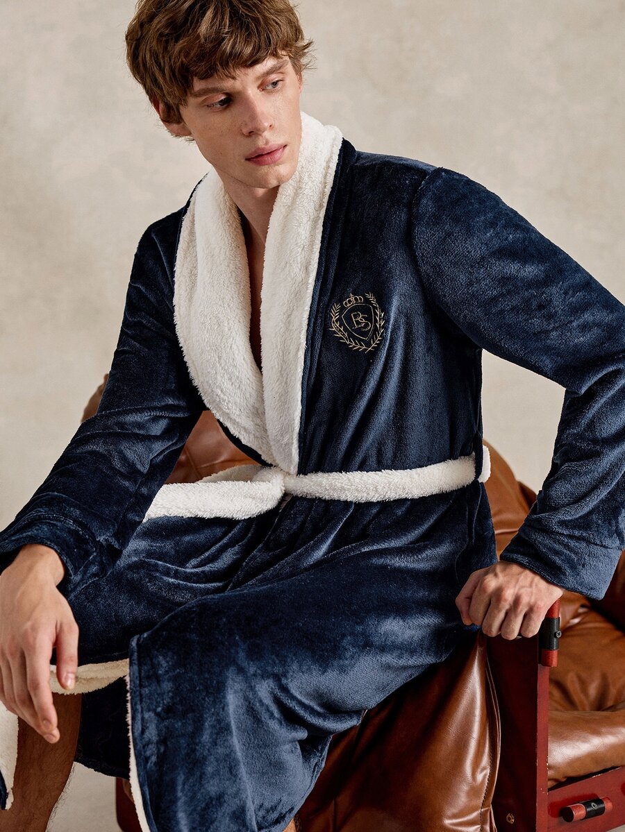 EverLounge Men's Autumn/Winter Fashion Navy Blue Contrast White Collar Left Chest British Style Embroidered Plush Robe - Navy Blue - View 1