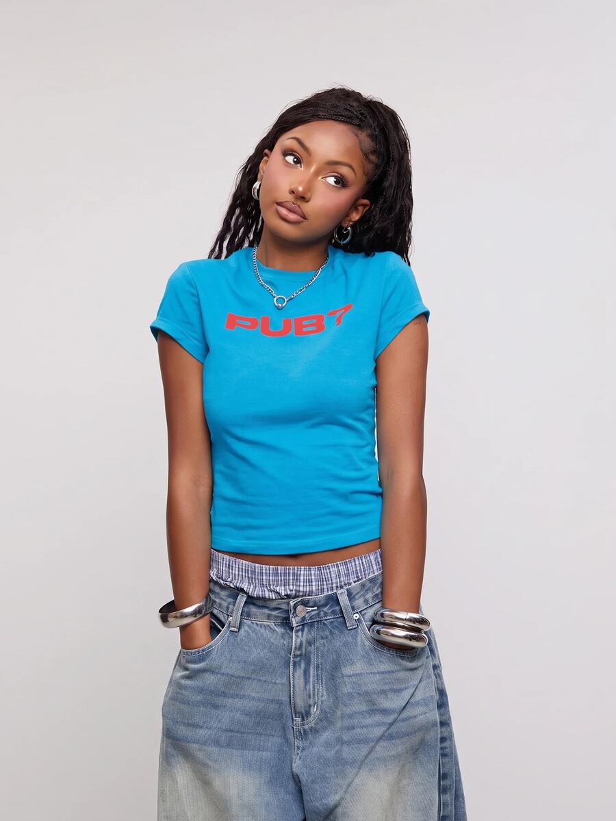 COUREZ 短袖標語印花嬰兒 T 恤 / Y2K 圖案印花 T 恤 夏季穿搭可愛上衣短版上衣短袖女款外出上衣 - 水鴨藍 - 查看 1