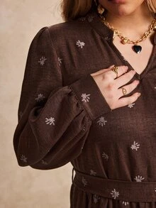 Écloséra Curve Plus Size French V-Neck Long Sleeve A-Line Dress With Lace Hem - Brown - View 5