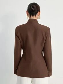 Aveloria Modichic 歐美新款時尚百搭優雅簡約通勤女款西裝外套，金屬扣飾純色高級感無領設計 - 咖啡棕 - 查看 6
