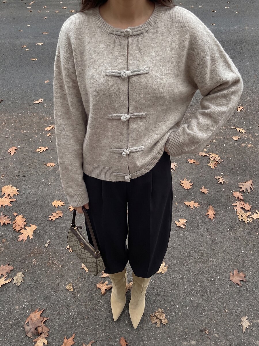 Elenzga Kardigan Rajut Fashion Wanita Serbaguna untuk Harian dengan Kancing Katak - Grey - View 1