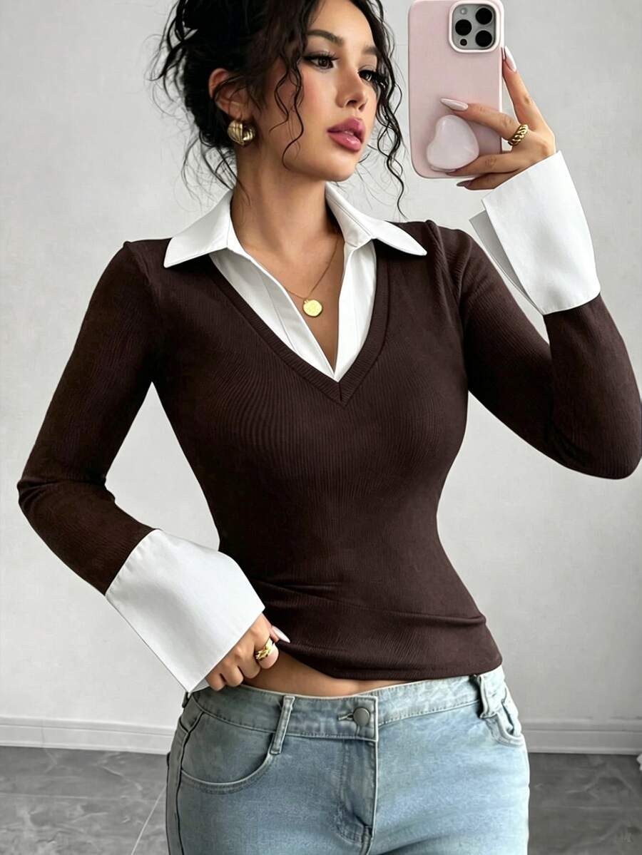 SHEIN Raffinéa 藍色條紋印花對比色女款簡約V領 Polo 領彈性修身打底上衣，休閒夜店商務休閒演唱會穿搭辦公室穿搭，老錢風熱門純色羅紋針織面料，高彈超軟舒適親膚貼身修身，休閒日常性感派對街頭度假旅行約會，春夏秋冬新款喇叭袖長袖T恤 - 咖啡棕 - 查看 1
