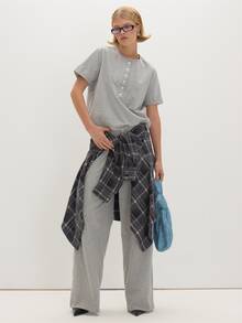 MUSEYN Kaos Kancing Model Longgar Berbentuk Kotak Warna Abu-abu Bahan Jersey - Light Grey - View 2