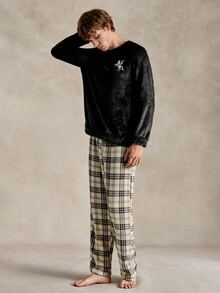 EverLounge Men's Autumn/Winter Minimalist Basic Fashion British Style Black Flannel Embroidered Top & Plaid Long Pants Loungewear Set - Multicolor - View 7