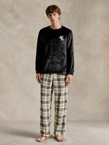 EverLounge Men's Autumn/Winter Minimalist Basic Fashion British Style Black Flannel Embroidered Top & Plaid Long Pants Loungewear Set - Multicolor - View 3