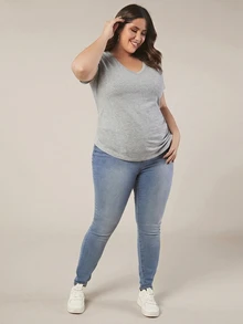 SHEIN BASICS 大尺碼純色V領T恤夏季上衣 - 淺灰色 - 查看 4