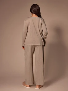 Lazeform Casual Minimalist Colorblock Trim Soft Comfortable Plus Size Pajama Set - Khaki - View 2